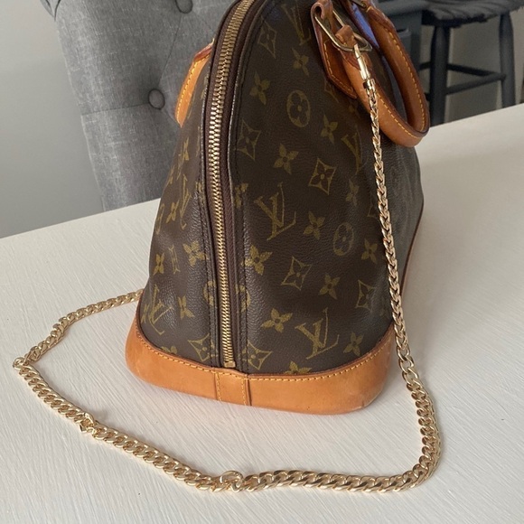 Louis Vuitton Alma Monogram with Gold Chain - Picture 5 of 17